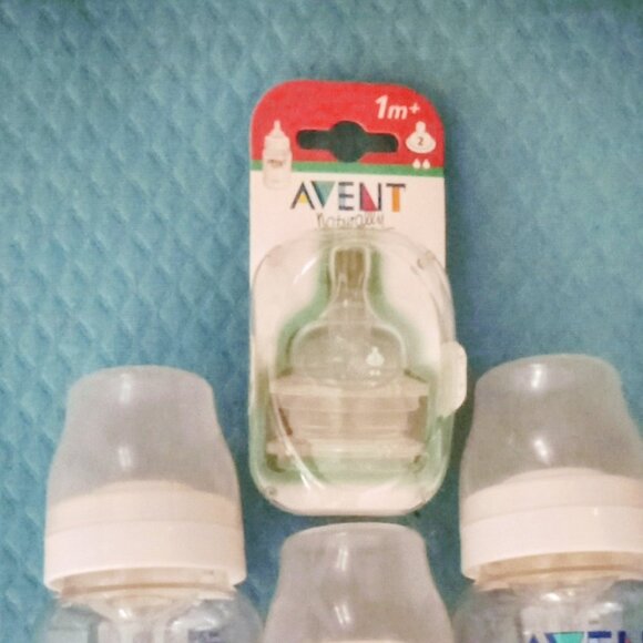 AVENT Baby Bundle/4 pc - Picture 3 of 5